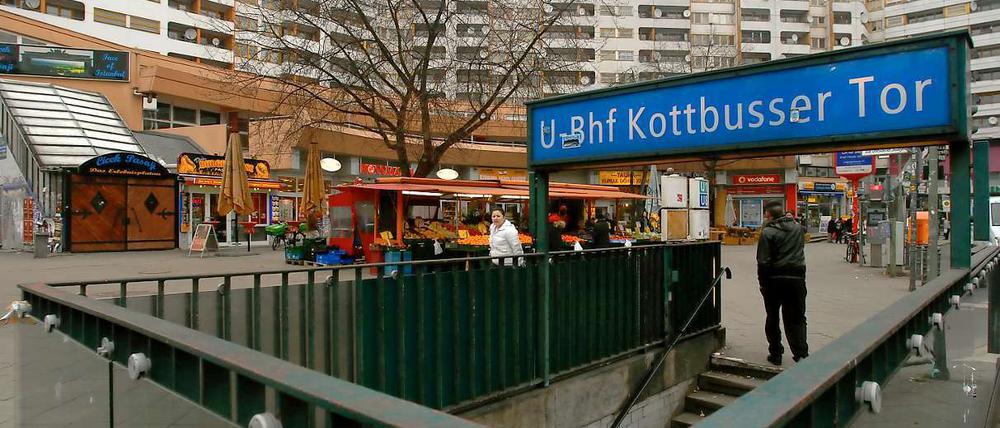 Unfallschwerpunkt und Treffpunkt der Drogenszene: Am Kottbuser Tor gibt es regelmäßig Ärger.