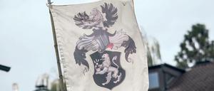 Flagge auf dem Grundstück eines sogenannten "Reichsbürgers" in Bayern (Archivbild) 
