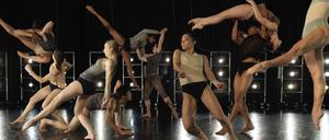 Junge Tänzerinnen und Tänzer in der Staatlichen Ballettschule Berlin.