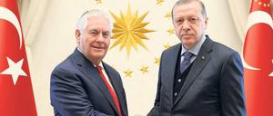 Mühsames Lächeln. Rex Tillerson (links) und Recep Tayyip Erdogan am Donnerstag in Ankara auf einem Regierungsfoto. 