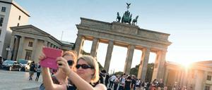 An öffentlichen Plätzen kann man sich jetzt kostenfrei ins W-Lan einloggen, wie beispielsweise am Brandenburger Tor.