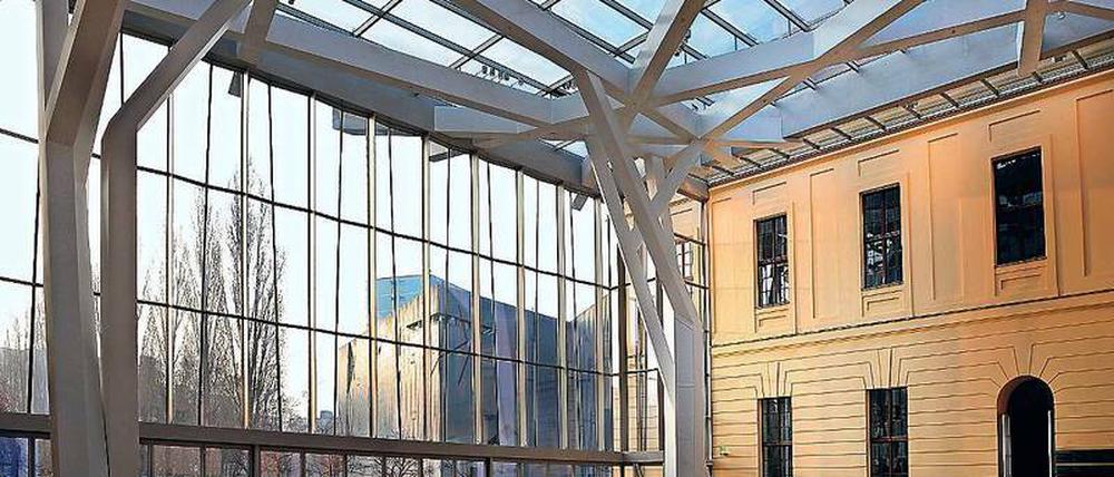 Der Innenhof des Jüdischen Museums in Kreuzberg. Eine neue Ausstellung widmet sich dem Thema Verschleierung.