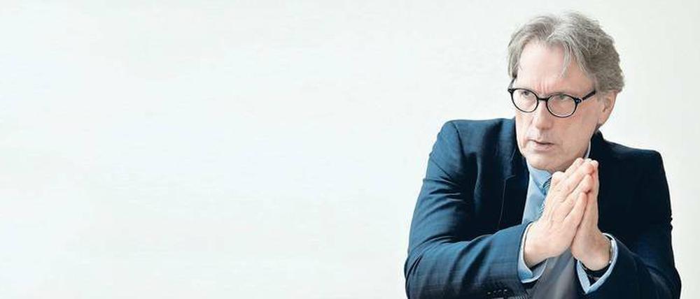 Im Haus des Finanzsenators wird entschieden, wer die Energienetze betreibt. Matthias Kollatz-Ahnen geht bedächtiger vor als sein Amtsvorgänger, doch wenn er sich verzockt, gibt es in den nächsten Jahren keine Entscheidung. Beim aktuellen Strom-Konzessionär Vattenfall ist man ziemlich fassungslos. 