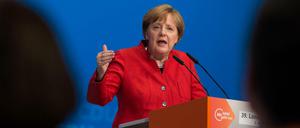 Die CDU-Vorsitzende und Bundeskanzlerin Angela Merkel greift in Münster die rot-grüne Regierung in Nordrhein-Westfalen an. 