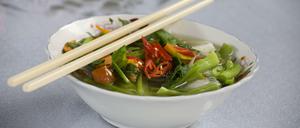 Wer glaubt, dass eine Suppe keine volle Mahlzeit sein kann, war noch nie vietnamesisch essen.