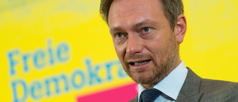 Christian Lindner ist seit Dezember 2013 Vorsitzender der FDP, damals war er 34 Jahre und damit der jüngste Parteichef der Liberalen aller Zeiten. Er verweist gerne darauf, dass Angela Merkel und Martin Schulz über 60 Jahre seien, und er als Jüngerer einen anderen Blick auf Themen wie Innovation und Technik habe, einen mutigeren.