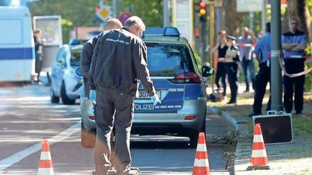 Und am Ende ist ein Mensch tot. Als die Polizisten 2016 an die Heerstraße eilten, wussten sie nicht, dass in der Gegend gerade ein gesuchter Islamist rumläuft. 