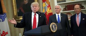 Donald Trump unterzeichnete am Freitag zwei Dekrete zur Handelspolitik.