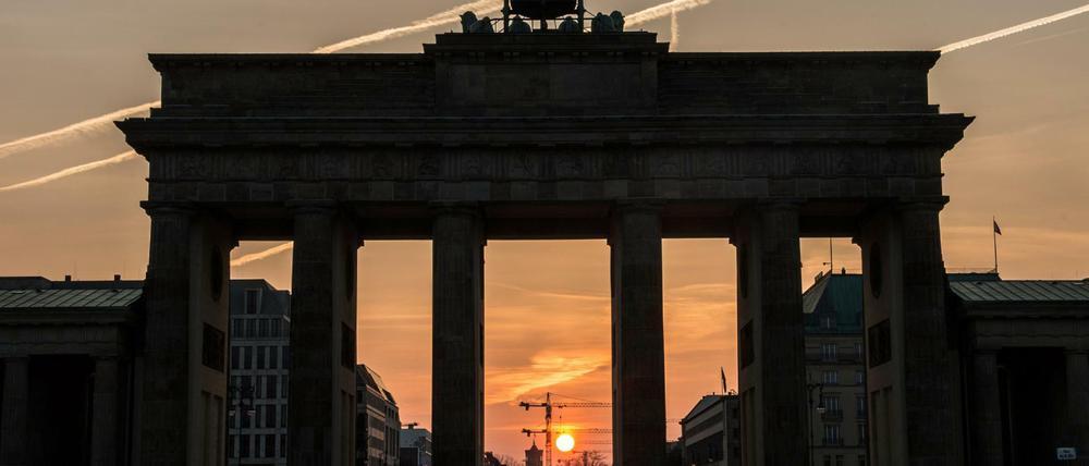 Angestrahlt von der Sonne - das Brandenburger Tor.