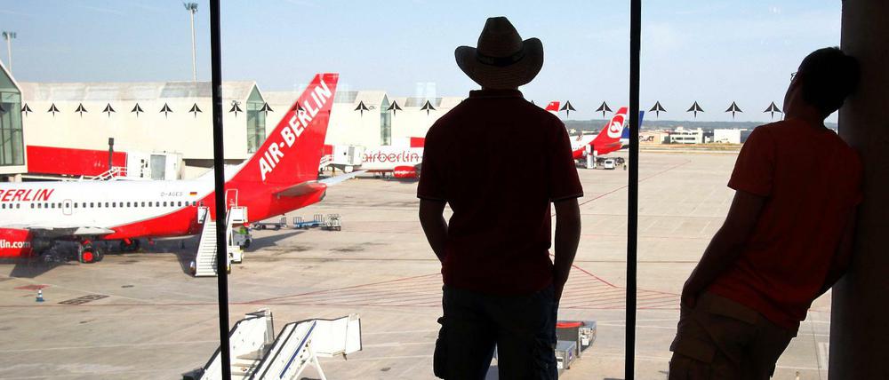 Schön war die Zeit. Fluggäste der Air Berlin warten in Palma de Malloca auf ihren Rückflug - Archivbild von 2016.