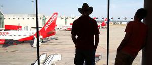 Schön war die Zeit. Fluggäste der Air Berlin warten in Palma de Malloca auf ihren Rückflug - Archivbild von 2016.