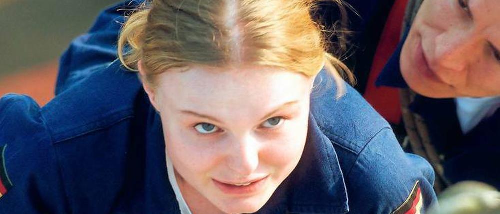 Keine Panik!  Lilly Borchert (Maria Dragus) bekommt einen Angstanfall auf der Takelage, und Micha Haverkamp (Malik Blumenthal) spricht ihr gut zu. Foto: 