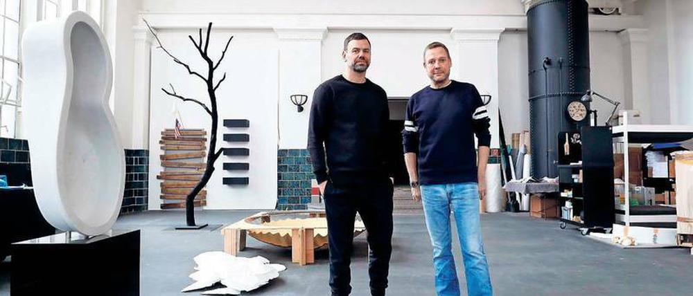 Die neuen Nachbarn. Michael Elmgreen (re.) und Ingar Dragset in ihrem Neuköllner Studio, einem umgebauten Pumpwerk. 
