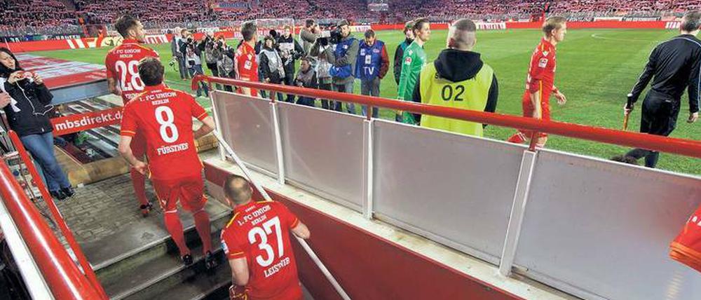 Wieder von unten. Durch das 0:2 in Hannover ist Union in der Tabelle zurückgefallen und muss im Kampf um den Aufstieg punkten.