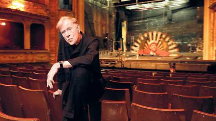 40.639 Minuten – das ist die errechnete Beifallsdauer seiner Ära, Stand Mitte März. Claus Peymann sagt: Ich bin der Theaterdirektor der Herzen!