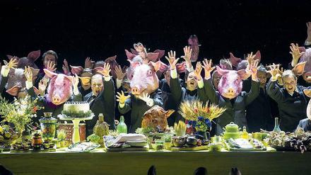 Mal so richtig die Sau rauslassen. Das Ensemble in der „Grande Scène Comique“, kostümiert von Katrin Lea Tag. 