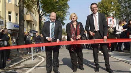 Daniel Krüger (links) bei der Umgestaltung der Maaßenstraße zur Begegnungszone. Damals war Krüger noch in der CDU. Neben ihm: Christian Gaebler und Angelika Schoettler.