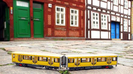 Neue U-Bahnen in Spandau ... schnell geht's nur in dieser Größe.