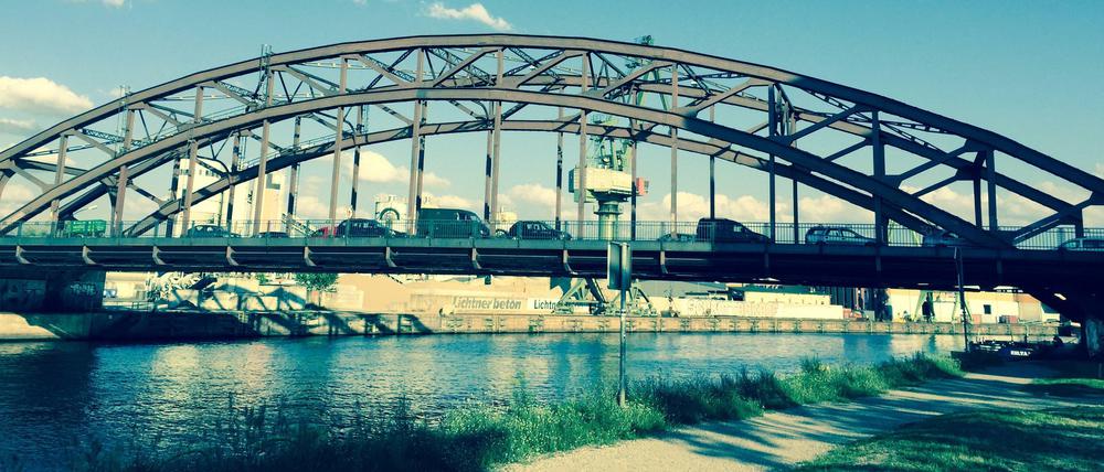 Die Schulenburgbrücke.