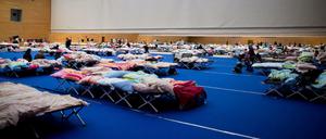 Insgesamt 63 Sporthallen waren wie diese Halle am Olympiapark als Notunterkunft für Flüchtlinge genutzt worden.