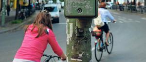 Vorfahrt für Radfahrer. Mit abgegrenzten Fahrstreifen, Radschnellwegen und radlerfreundlichen Ampelschaltungen soll das Fahrradfahren sicherer und bequemer werden.