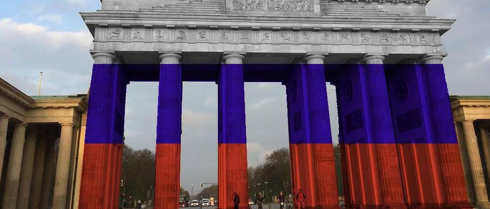 Nur eine Fotomontage: Auf Facebook erstrahlte das Brandenburger Tor doch noch in den russischen Nationalfarben.