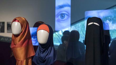 Nähern wir uns der islamischen Republik? Das meint die AfD. Das Foto stammt aus der Ausstellung "Cherchez la femme", die bis 2. Juli im Jüdischen Museum zu sehen ist. 