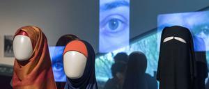 Nähern wir uns der islamischen Republik? Das meint die AfD. Das Foto stammt aus der Ausstellung "Cherchez la femme", die bis 2. Juli im Jüdischen Museum zu sehen ist. 