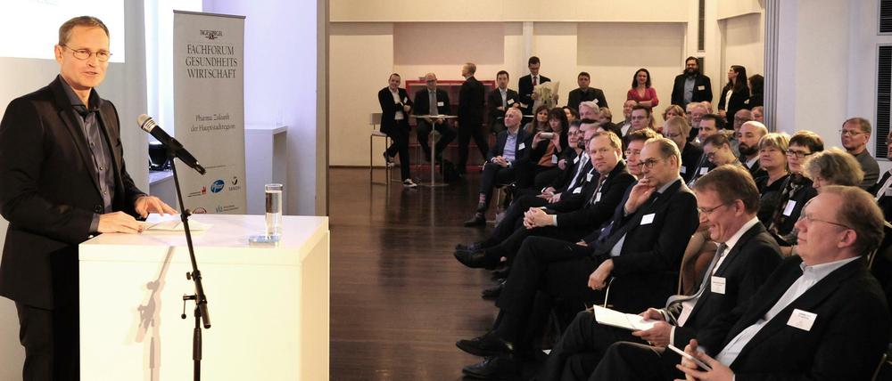 Michael Müller (links) bei seinem Vortrag im Tagesspiegelhaus am Mittwoch. 