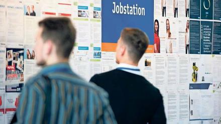Kehrseite der guten Bildung: Jugendliche mit hohem Schulabschluss nehmen Hauptschülern Ausbildungsplätze weg. Foto: F. Gabbert/dpa