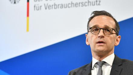 Bundesjustizminister Heiko Maas (SPD) am 05.04.2017 in Berlin bei einem Pressegespräch zur Entscheidung des Kabinetts zu Hasskommentaren im Internet.