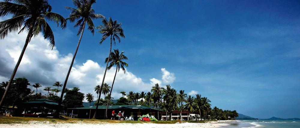 Strand in Thailand, Schauplatz von James Rayburns Thriller "Sie werden dich finden".