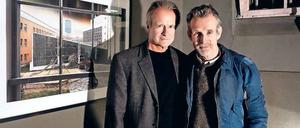 In der Zelle. Dieter Matthes (links) fotografiert nach dem Dienst. Sein Bruder Ulrich Matthes las zur Ausstellungseröffnung. 