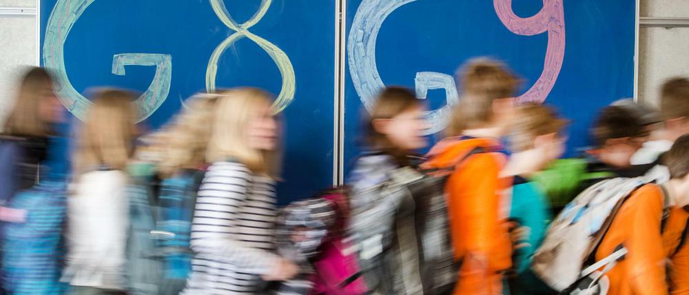 Schneller kommt man auch gut zum Abi, die ostdeutschen Länder machen es vor. Aber dümmer werden die Schüler nicht, wenn sie ein Jahr mehr im Bildungssystem verbringen.