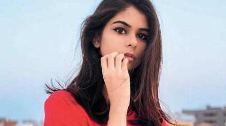 Mit scharfen Worten zur Geschlechterdebatte erobert die junge Inderin Aranya Johar zurzeit auch in Deutschland die sozialen Medien.