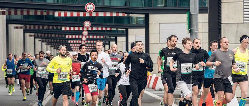 15.000 Menschen waren am Airport Night Run beteiligt.