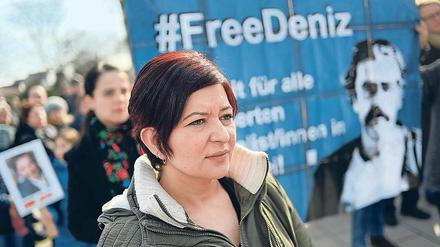 Seit der Festnahme ihres Bruders vor mehr als 50 Tagen ist Ilkay Yücel im Stress