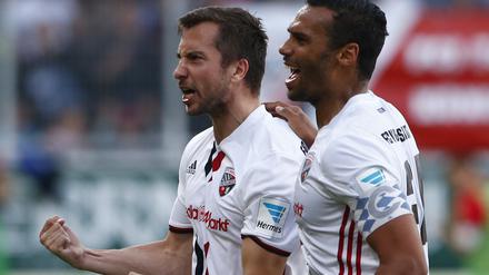 Da ist das 3:2. Markus Suttner (links) mit Marvin Matip. 