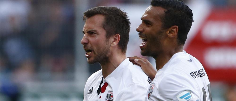 Da ist das 3:2. Markus Suttner (links) mit Marvin Matip. 