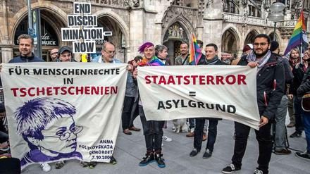 Queere Aktivisten demonstrierten am Donnerstag in München für die verfolgten Schwulen in Tscheschenien.