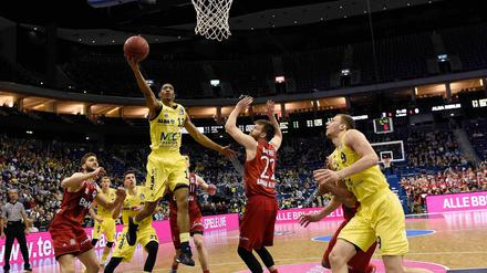 Malcolm Miller, hier gegen Bayern München, erzielte 21 Punkte für Alba Berlin. 