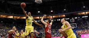 Malcolm Miller, hier gegen Bayern München, erzielte 21 Punkte für Alba Berlin. 