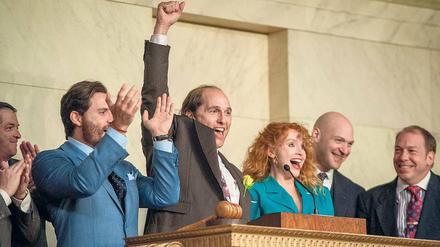 Mit dem Geld der Anderen. Kenny Wells (Matthew McConaughey) und seine Partner feiern ihre erste Million.