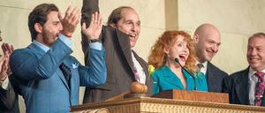 Mit dem Geld der Anderen. Kenny Wells (Matthew McConaughey) und seine Partner feiern ihre erste Million. 