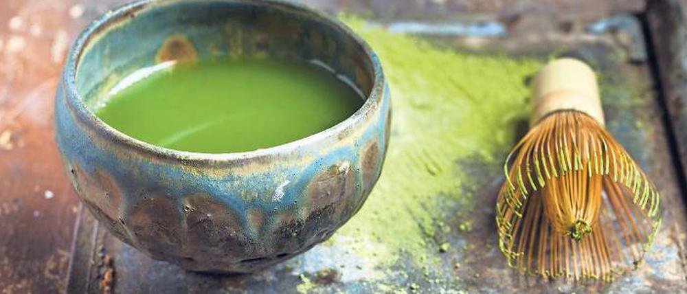 Aber bitte mit Schale. Ein mit dem Bambusbesen zubereiteter Matcha.