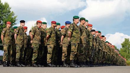 Soldatinnen und Soldaten der Bundeswehr in der Clausewitz-Kaserne in Burg (Sachsen-Anhalt, Archivbild von 2015)
