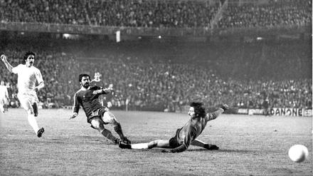 Gerd Müller erzielt gegen Real den Ausgleich.