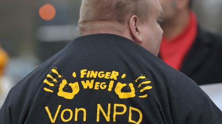 Ein NPD-Freund bei einer Rechten-Demo in Berlin.