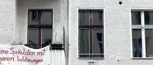 Mieter leiden unter steigenden Preisen. Hier protestieren Anwohner gegen Spekulationen mit Wohnraum.