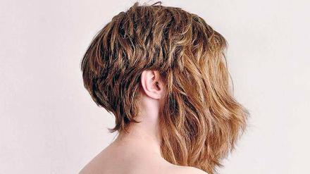 Selbstporträt mit Doppelperücke. „Covered“ von Anna Shteynshleyger.